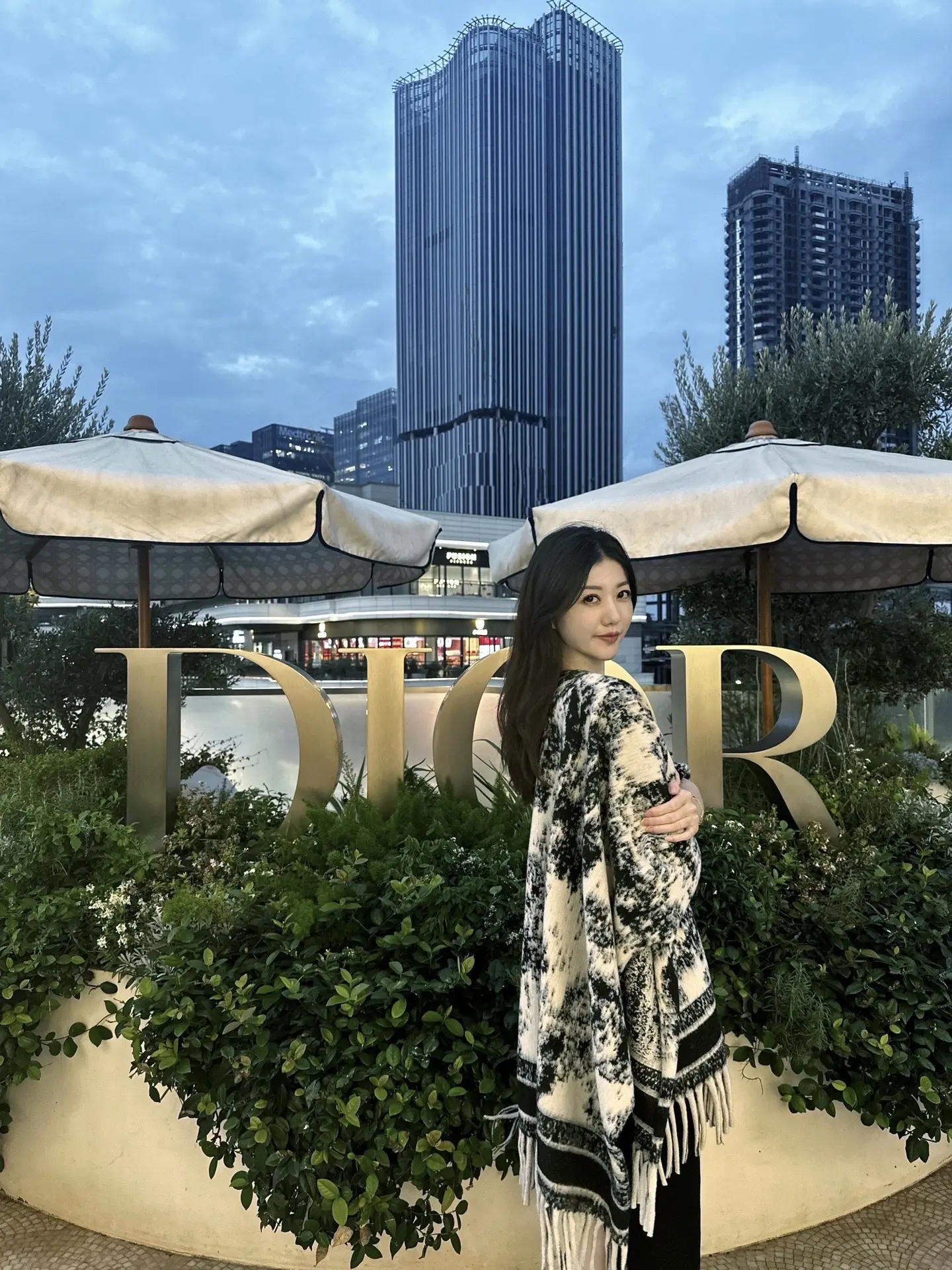 愿我们向往幸福的同时也站在幸福里