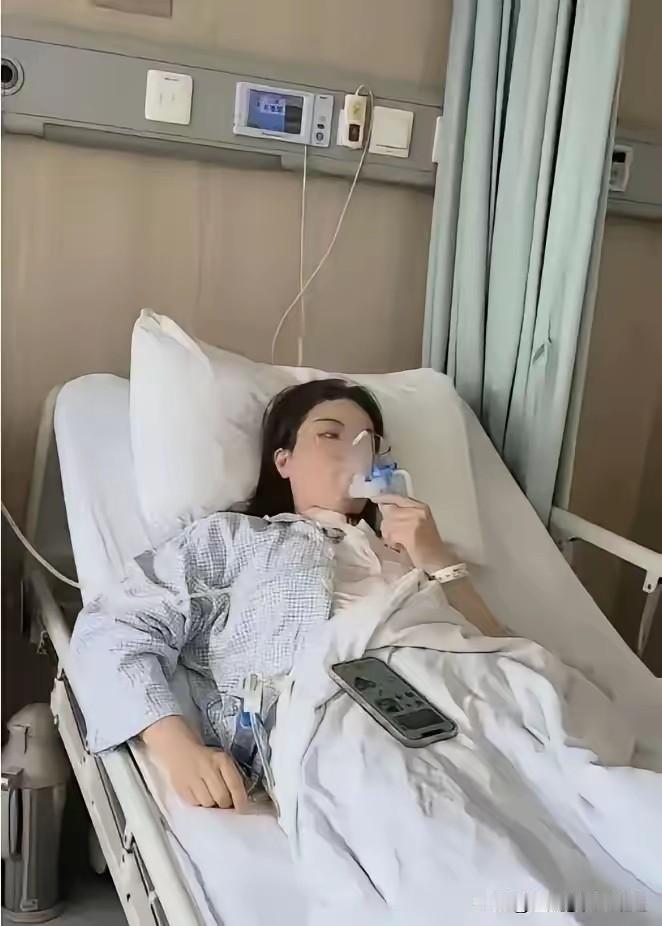 陕西西安一名女子独自在医院输液，身边没有亲友陪同，肚子饿了便点了一份外卖。没过多