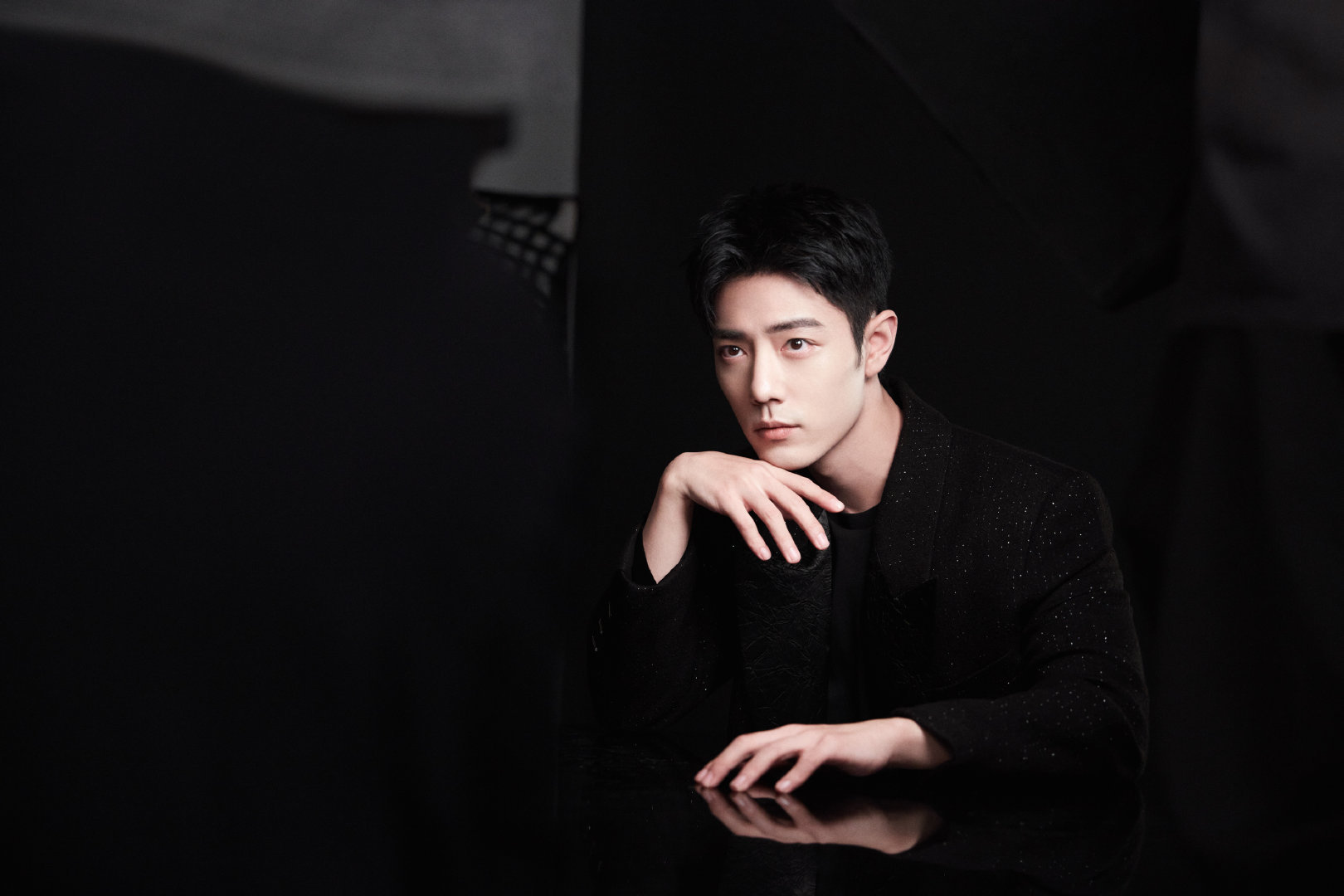 你是我生命中的一道光，照亮我前行的路。肖战2号飞青岛进组◎肖战