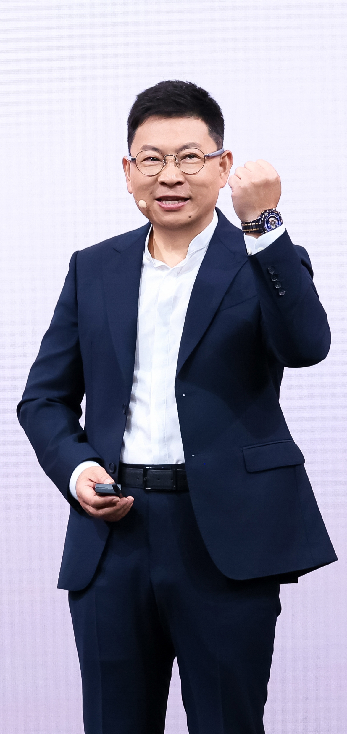 华为WATCH UlTIMATE DESIGN 非凡大师紫金款来了，看起来相当尊