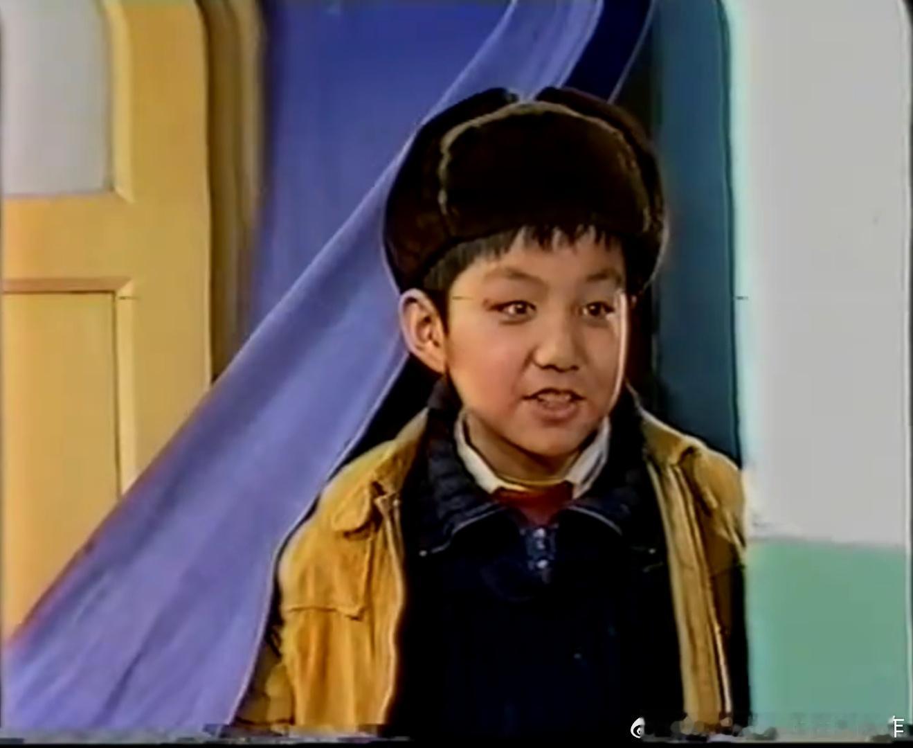 八十年代山西电视台拍的单集电视剧《红烛》，有邢佳栋出演。这个剧讲的是太原一名女中