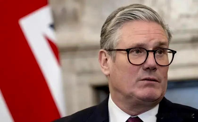 英首相斯塔默近期的涉华表态，处处透着拧巴，藏着三大明显矛盾，到底是真糊涂还是装明