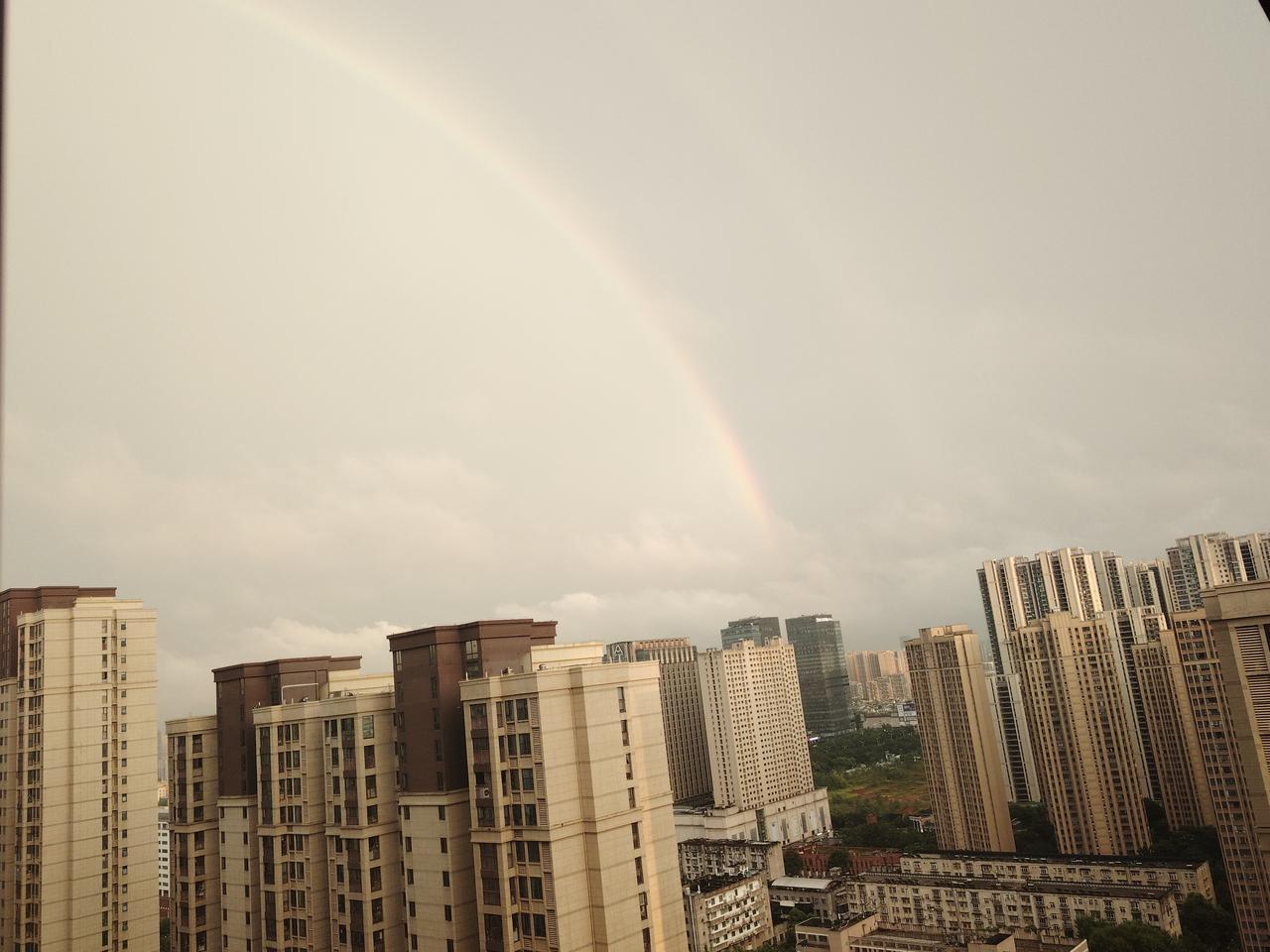 美丽的彩虹
2026年7月22日拍摄于武汉保利时代