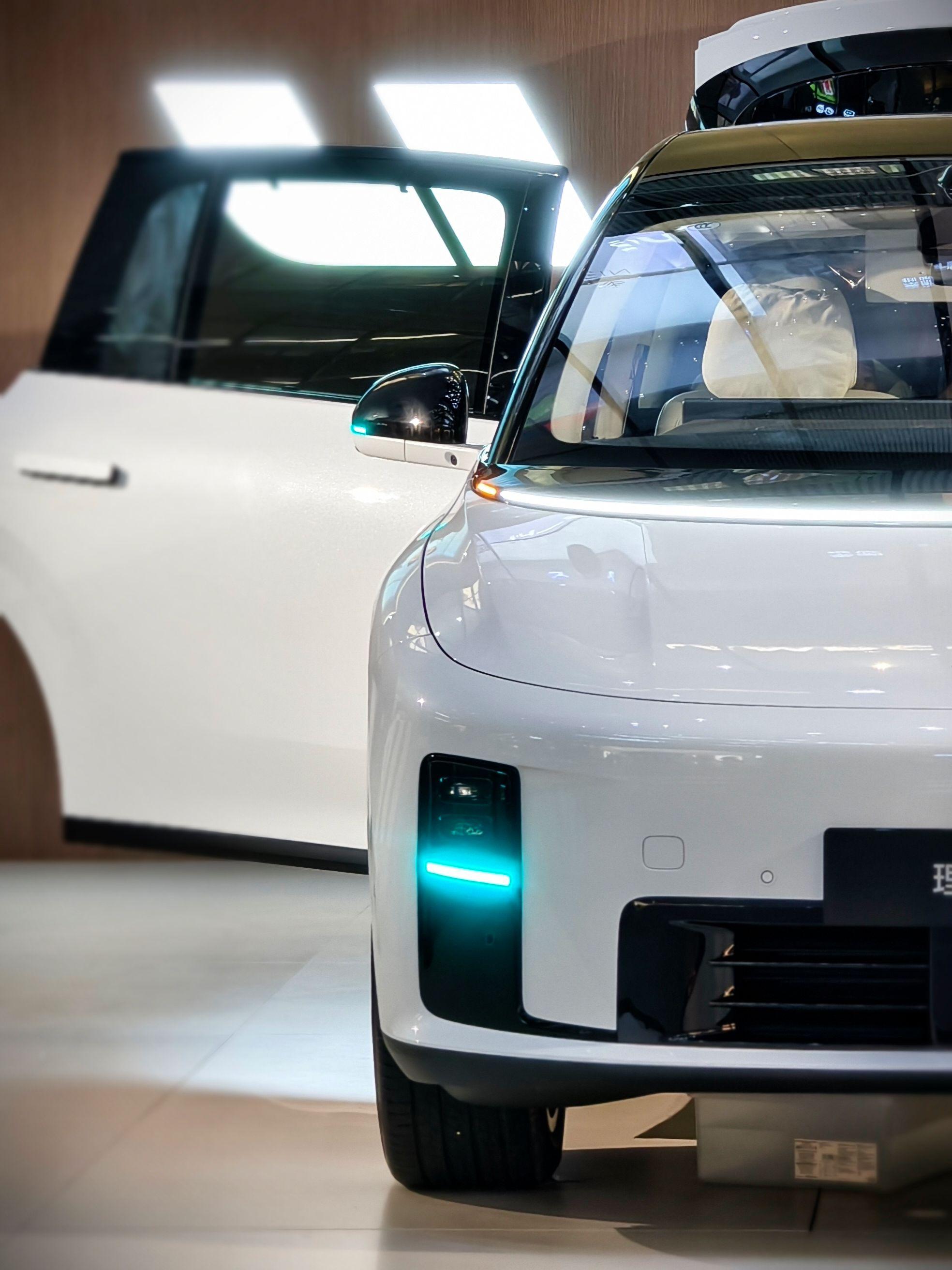 去i8的展台值班了一天，说句实话静态表现，60%以上都觉得前脸的造型能...