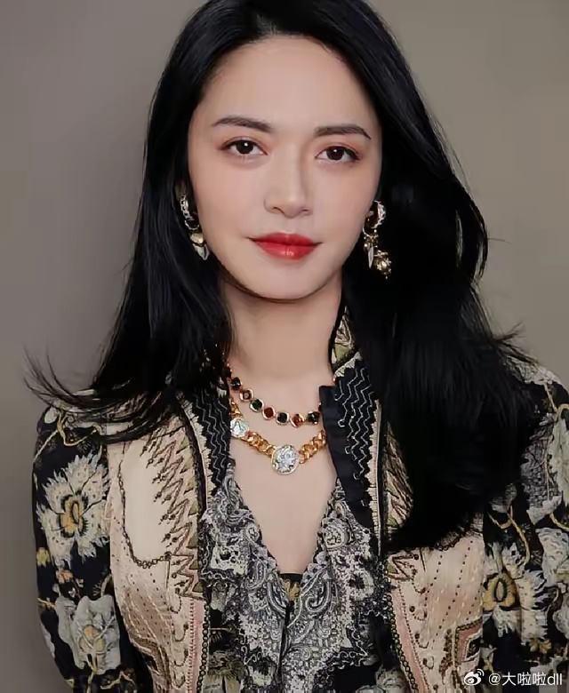 姚晨这次离婚官宣彻底失算了，本来想靠离婚发文，再上一下热搜，提高自己的人气，没想