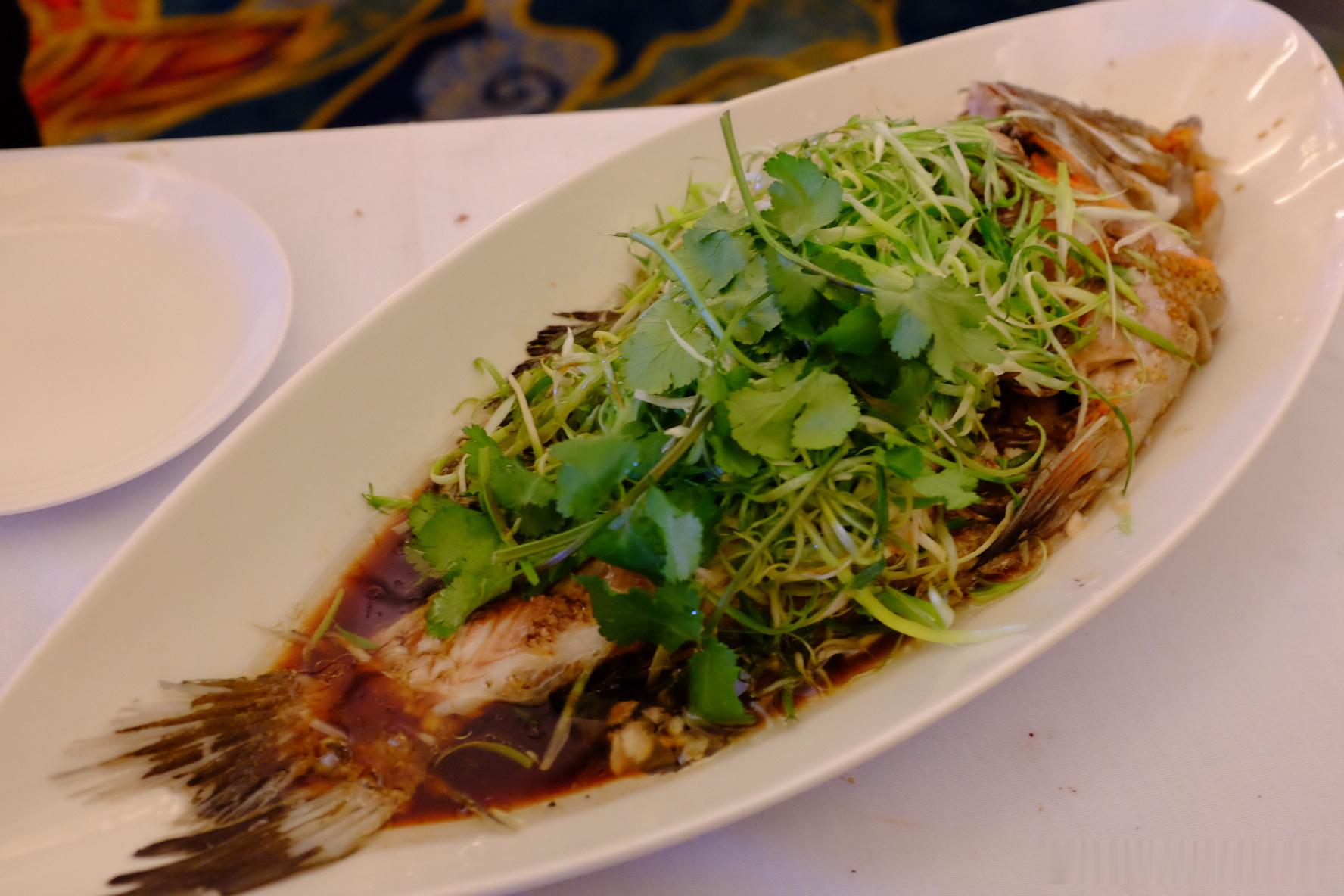 除了烤鸭，还有三刀鱼，本来赌场吃饭会员是有打折的，今天说人太多就没有折扣了。这边