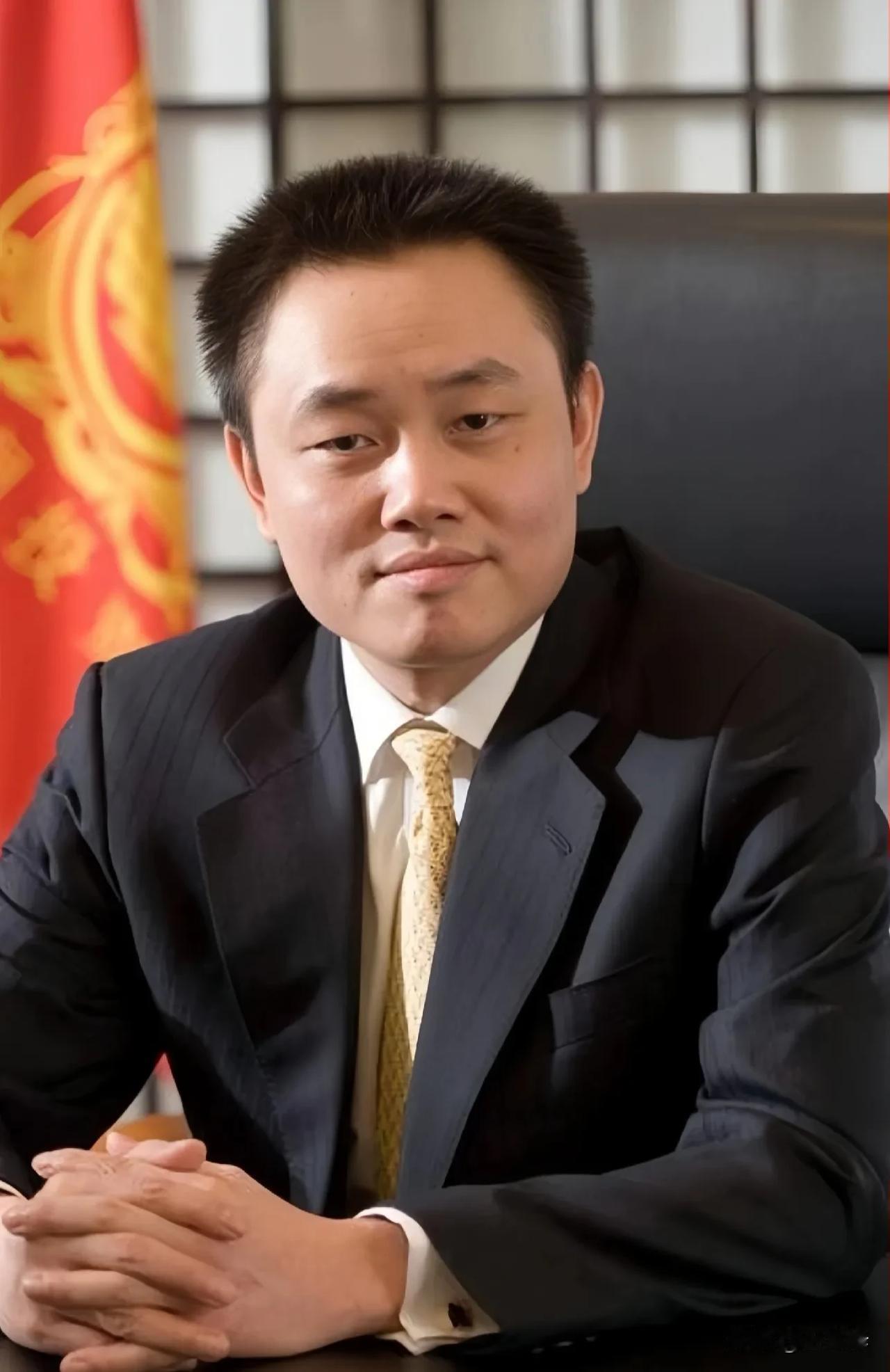 曾经的商界大咖黄光裕，出来后如果能消停点，哪怕向王思聪学习，也不会落到今天这般田