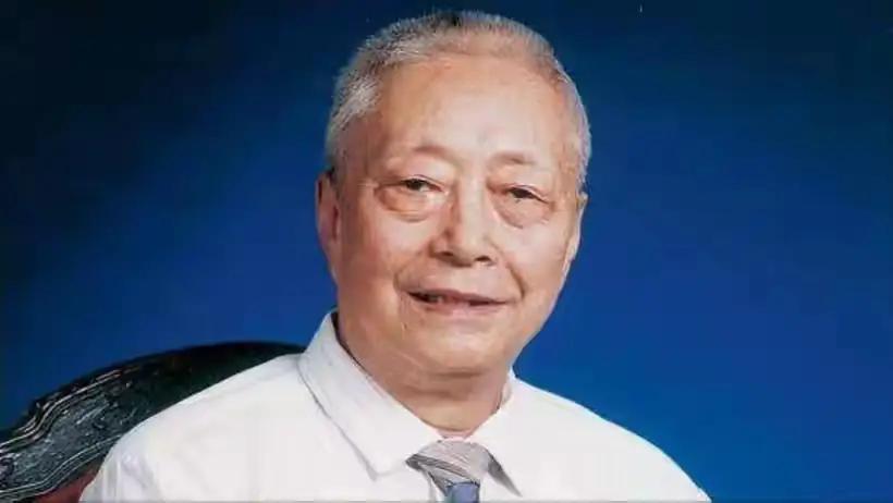 他是我国航空发动机之父，放弃美国高薪回国，要研发航空发动机。航空发动机是飞机的“