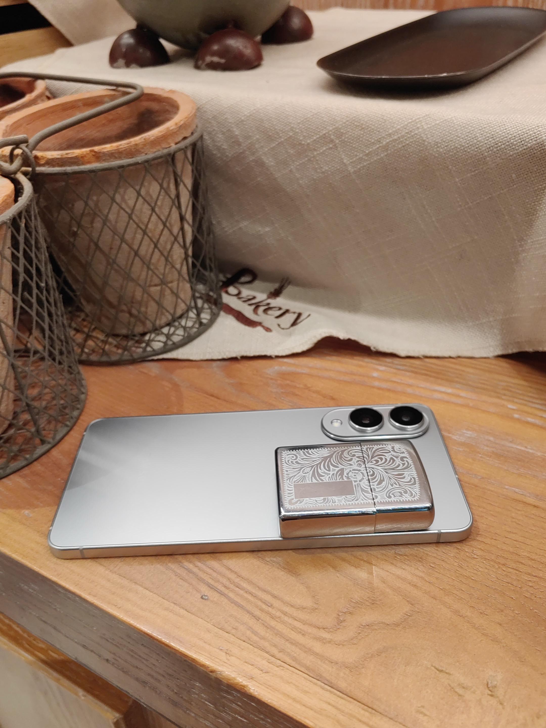 家人们谁懂啊！终于等到了三星S25 Edge，这个机身真的超薄，比我手...