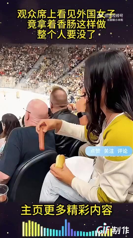 妹子的奇葩行为，干嘛把热狗里的香肠取出来洗干净带走，拿回去吃？[抠鼻][抠鼻][