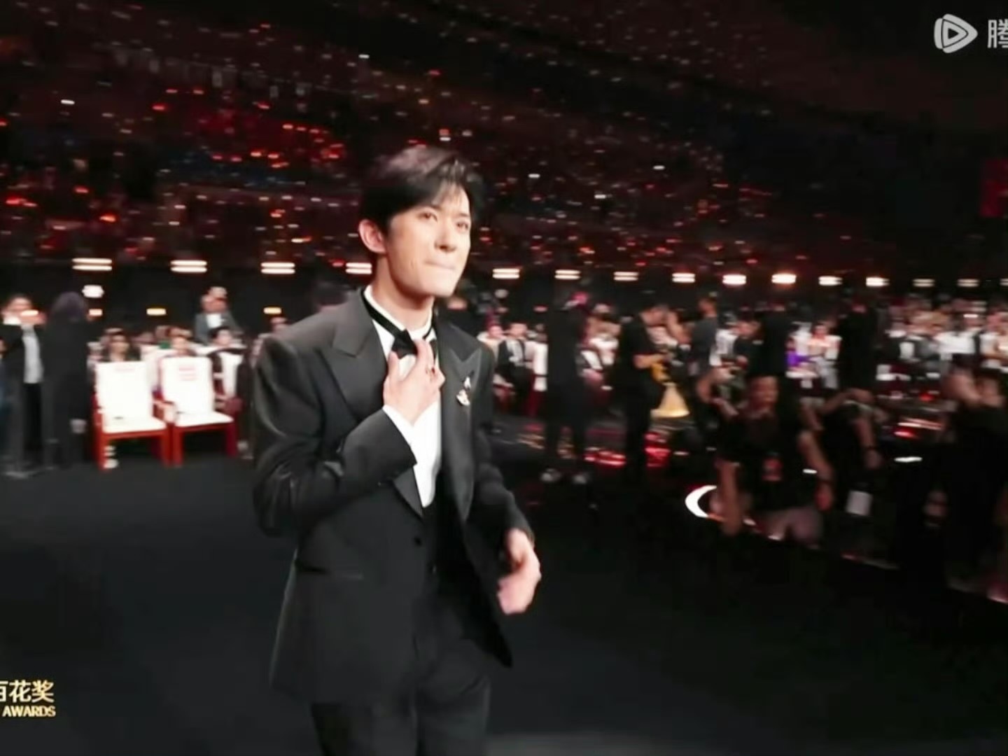易烊千玺百花奖最佳男主同一部电影，0🎫的导演和拿了影帝的男主！omg你可吓到我