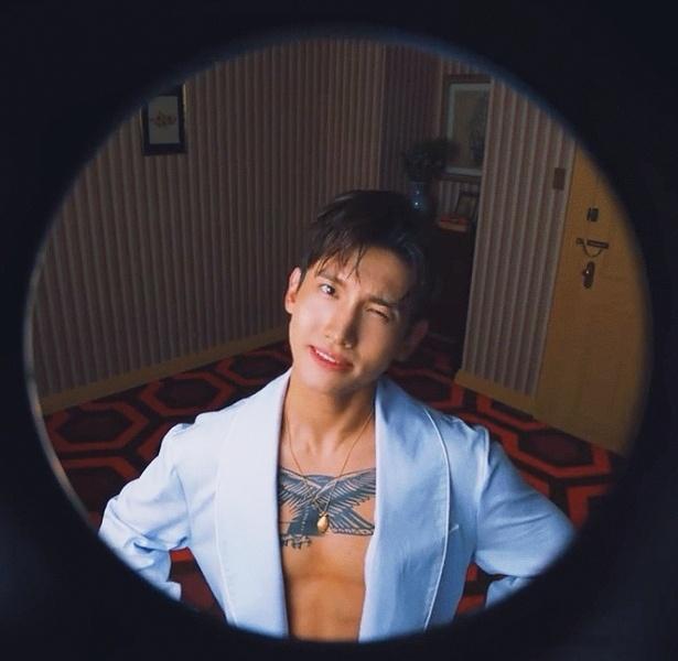 相册为何突然推送神秘欠揍男子 