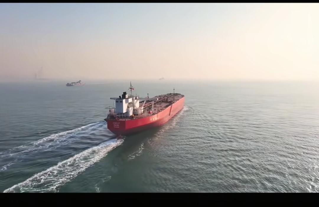 一笔1280万美元的"过路费"消息传开，立即引起全球舆论的热议。
     伊朗