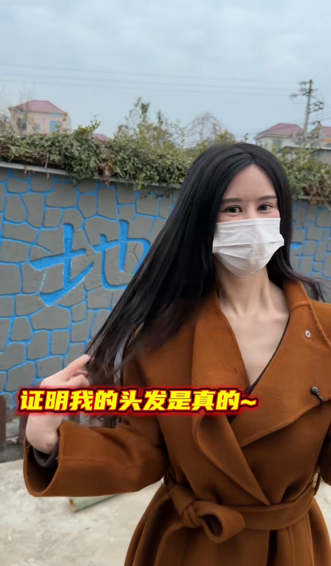 海哥一句话，揭开了容儿整容的全部真相。
只动了两个地方。
鼻子，还有一个部位他没