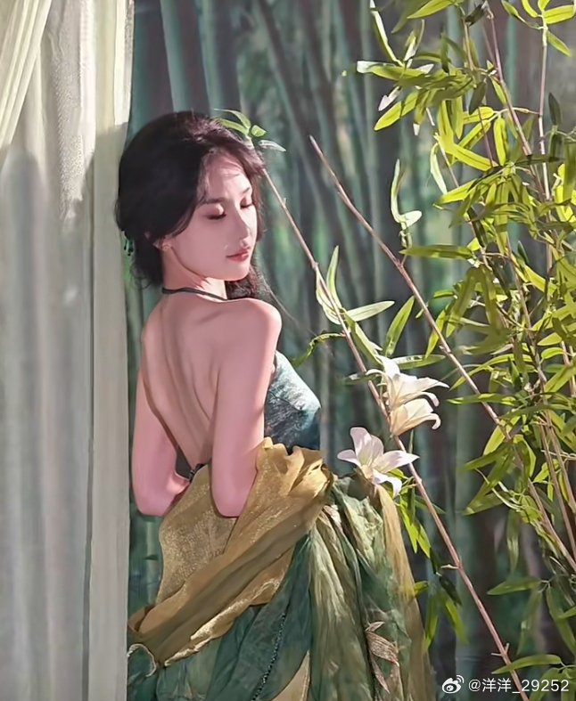 洋洋高锐～三十年前的老街◎不愿意回来还是……回来了三十年前的故事还是……故事三十