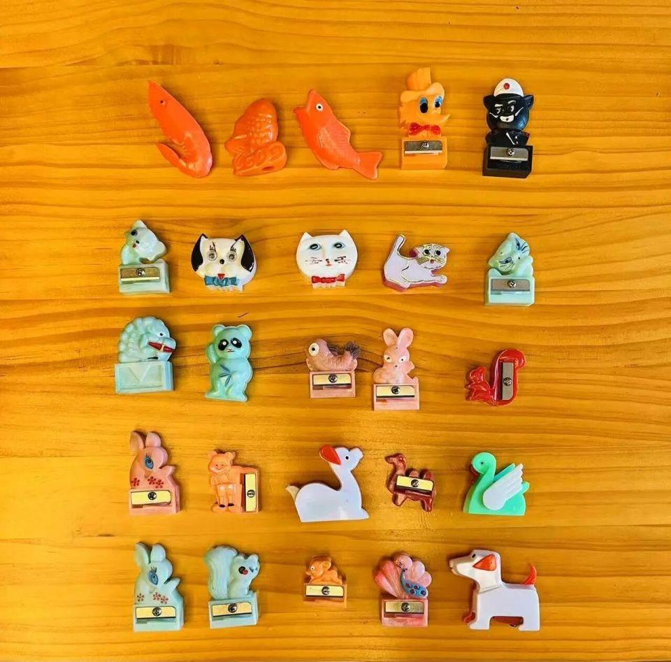 《从青丝到白发！杭州老师40年攒下360个卷笔刀，每一把都是岁月的故事》

这些