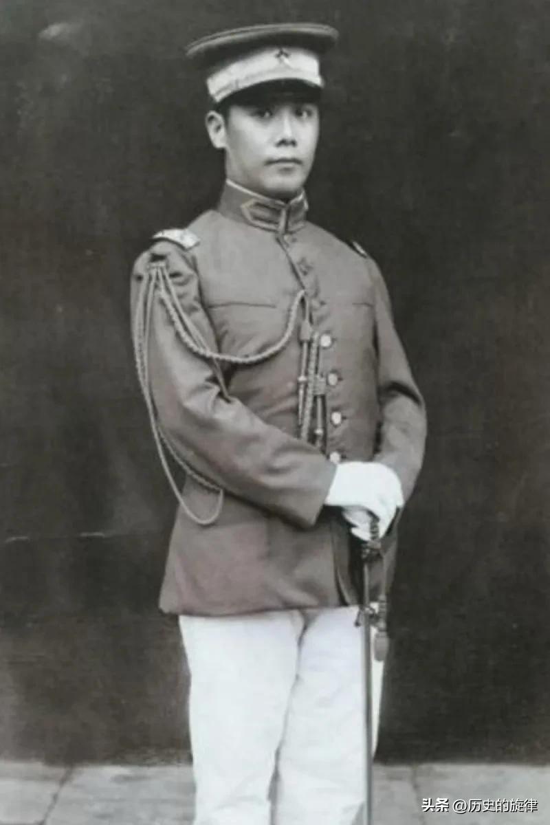 1948年北平寒冬，昔日民国“太子”落魄啃烂菜，唯有表弟挺身而出收留
 
194