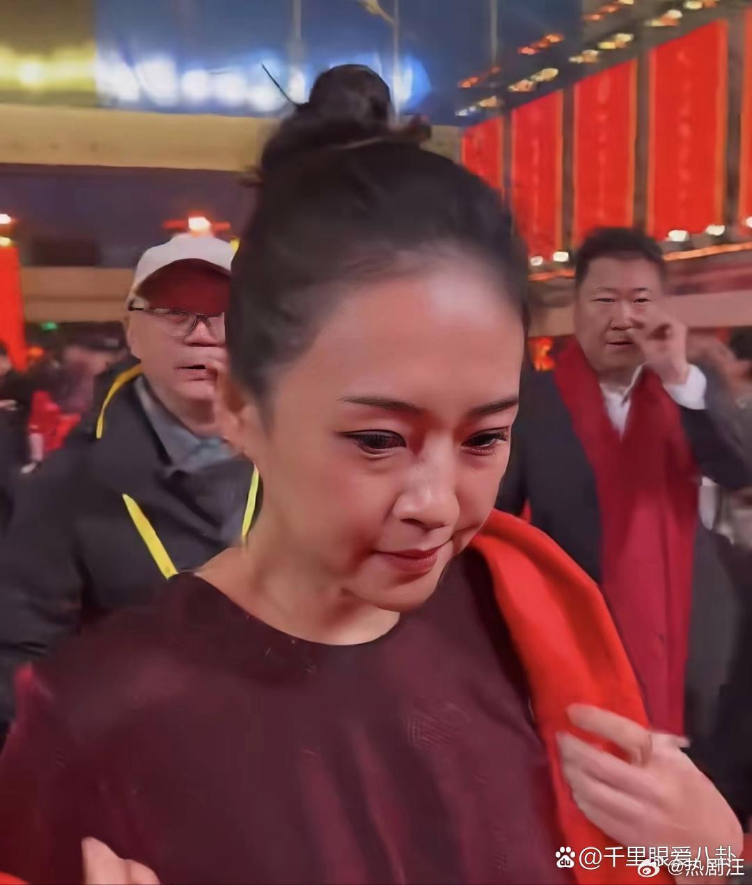 章子怡近照，岁月的痕迹，岁月不饶人啊 