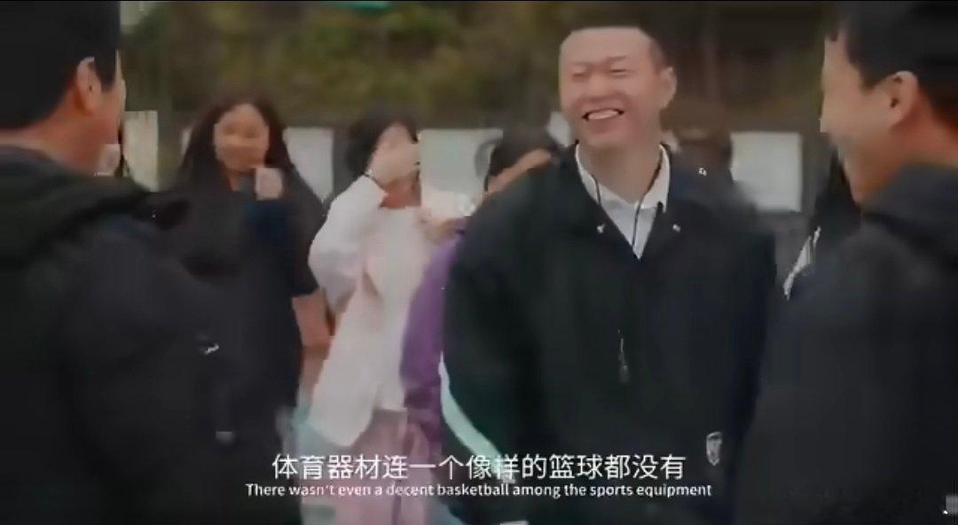 闽北村BA乡村体育老师勇敢上场 日常坚守课堂传授体育知识，赛场之上大胆上场挥洒汗