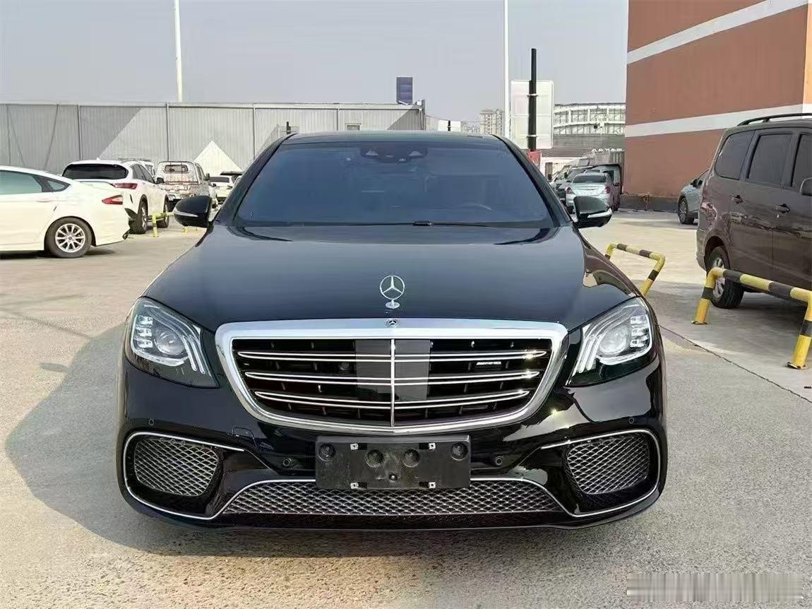 奔驰 AMG S65L，6.0T V12，这性能宝马7系家族除了760其它730