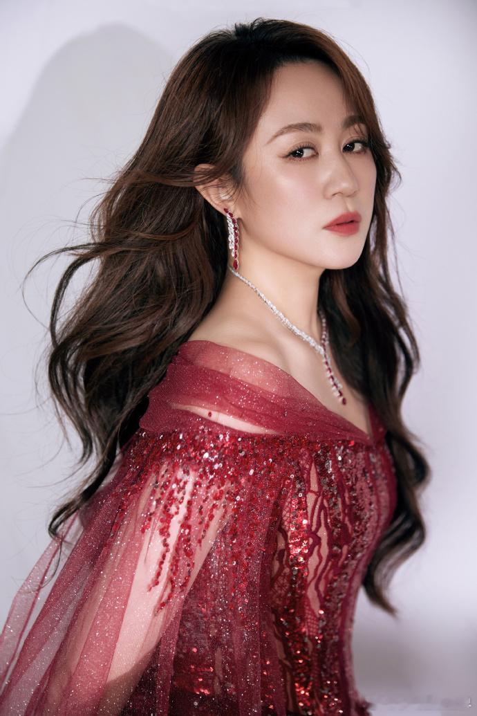 马丽裙子颜值气质双在线 ，状态也太好了 