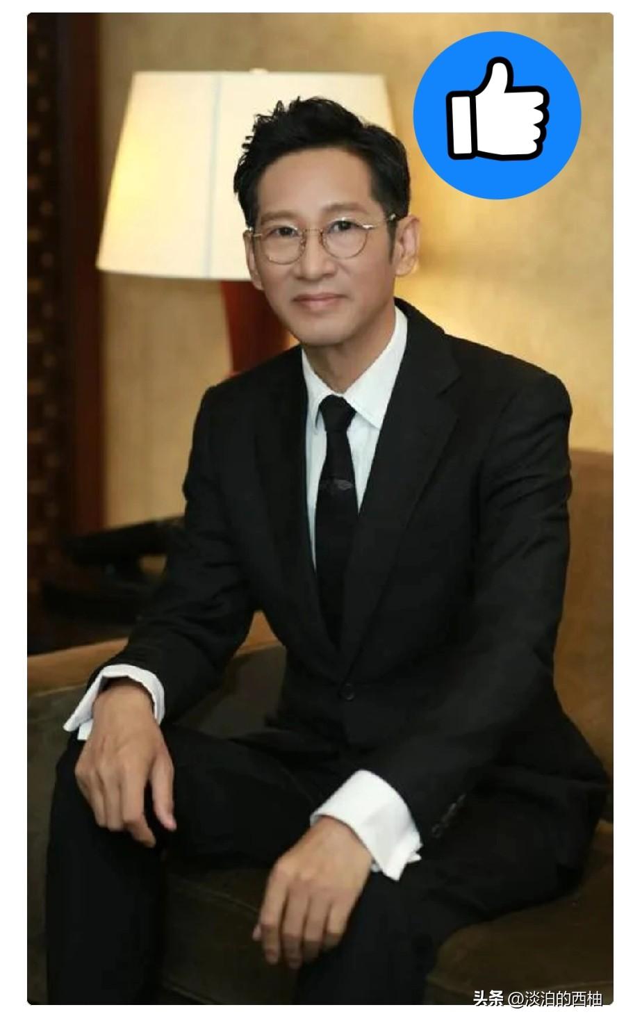 演员王劲松，今年五十八，无儿无女，没有结过婚。有记者问他，不想找个人共度余生吗，