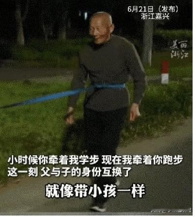 发生在浙江嘉兴的感人故事，一名男子的父亲突发脑梗，失语瘫痪。医生表示，这种情况可