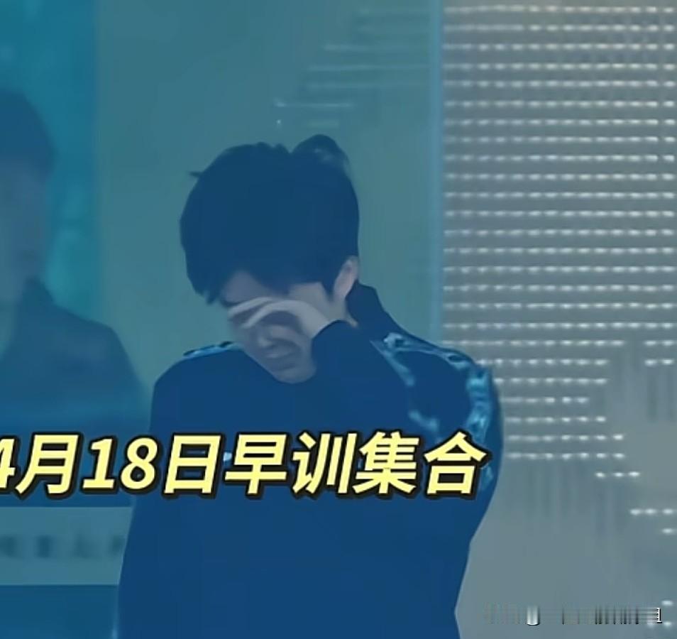 王楚钦今天早训集合是不是有点草率了？

看看吧，大头发型没整，还一直揉眼睛……好