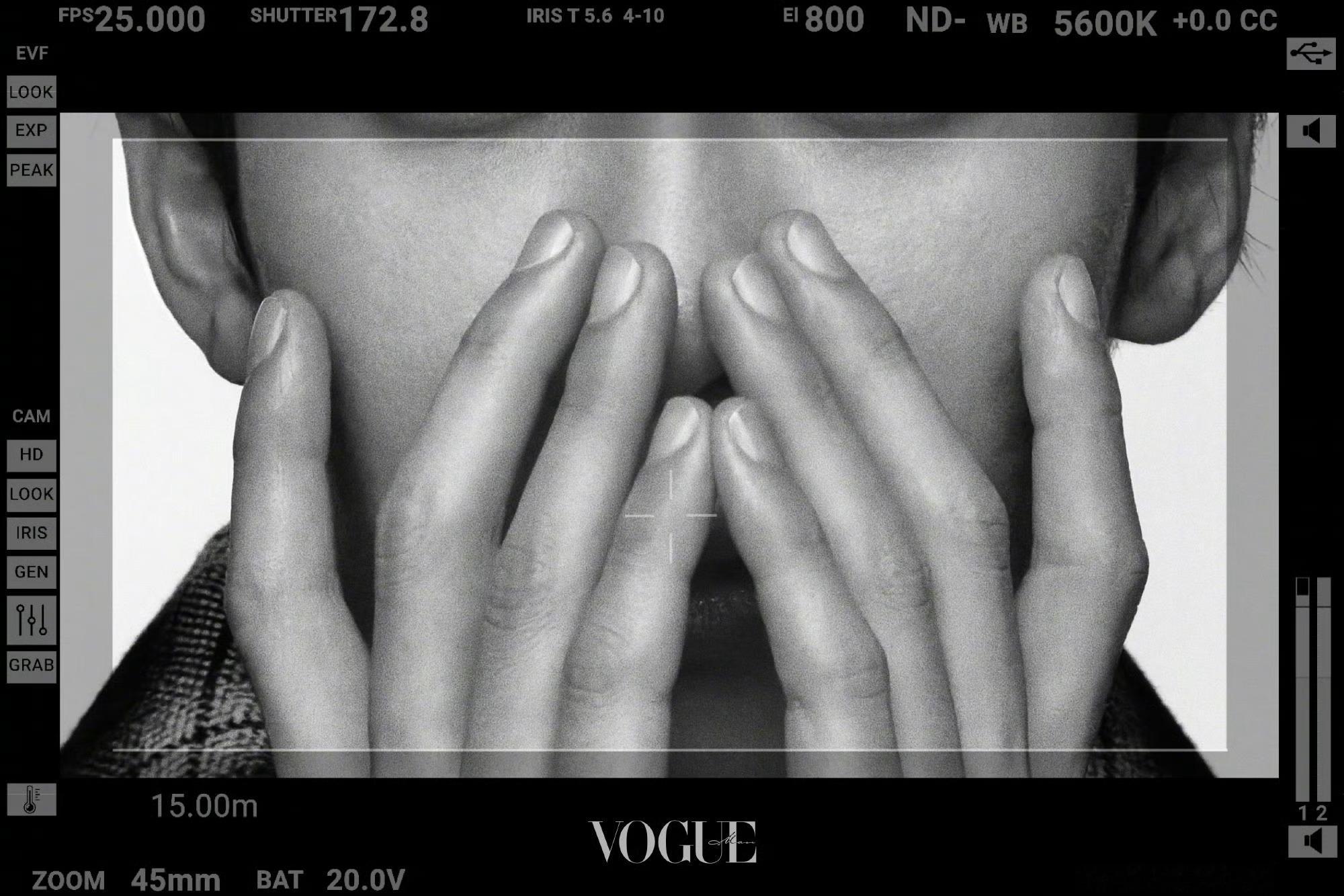 檀健次VOGUE MAN 十月刊封面预告，解锁全新顶级男刊，首登即银十！👏VO
