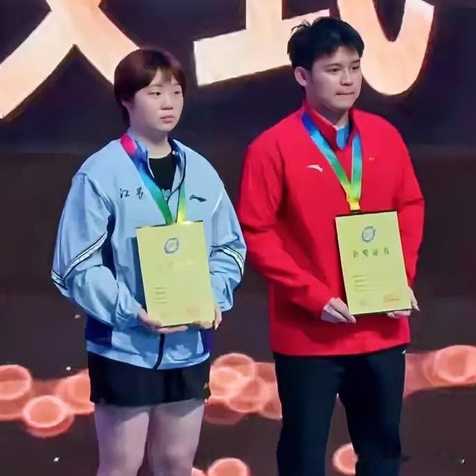 惊天大逆转！动漫组合3-2绝杀黑马，蒯曼绝境拿下全锦赛混双金牌。
 
长沙全锦赛