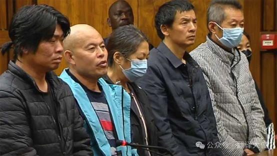 南非法院刚刚判处了7名中国人每人20年监禁，原因是因为他们强迫90多名马拉维人在