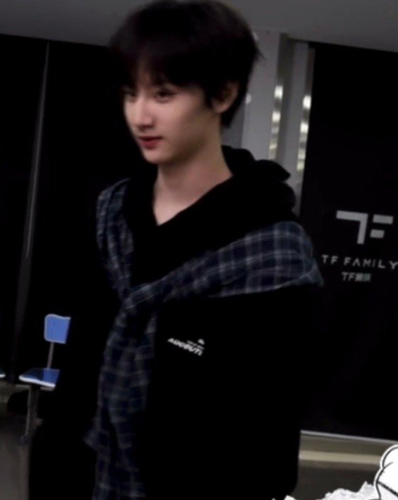 我的原则就是全世界必须围着我宝宝转必须爱我宝宝必须宠我宝宝捧我宝宝尊重我宝宝，做