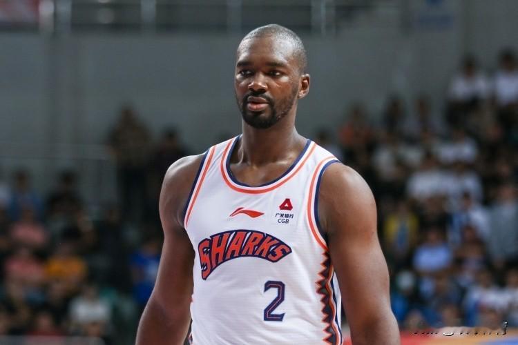 据报道，前CBA上海男篮外援诺阿-冯莱将加盟俄罗斯泽尼特。
诺阿-冯莱作为201