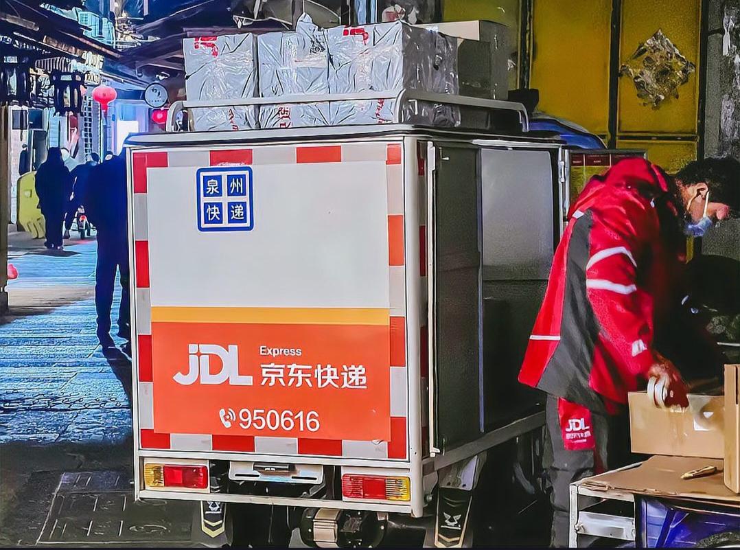 京东2025年营收首次突破1.3万亿元，年度活跃用户数增至7亿，这背后有何秘密？