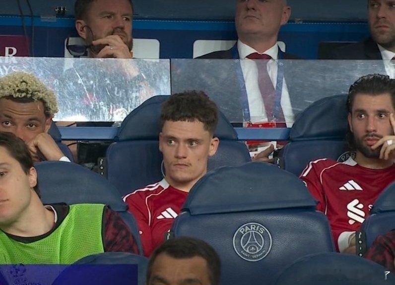 对阵大巴黎的亮点球员维尔茨贡献了全队最多的成功过人（3次）、全队最多的抢断（3次