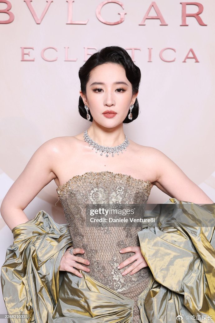 38岁刘亦菲活动状态刘亦菲G社生图释出 刘亦菲G社生图释出，复古盘发衬得她五官更