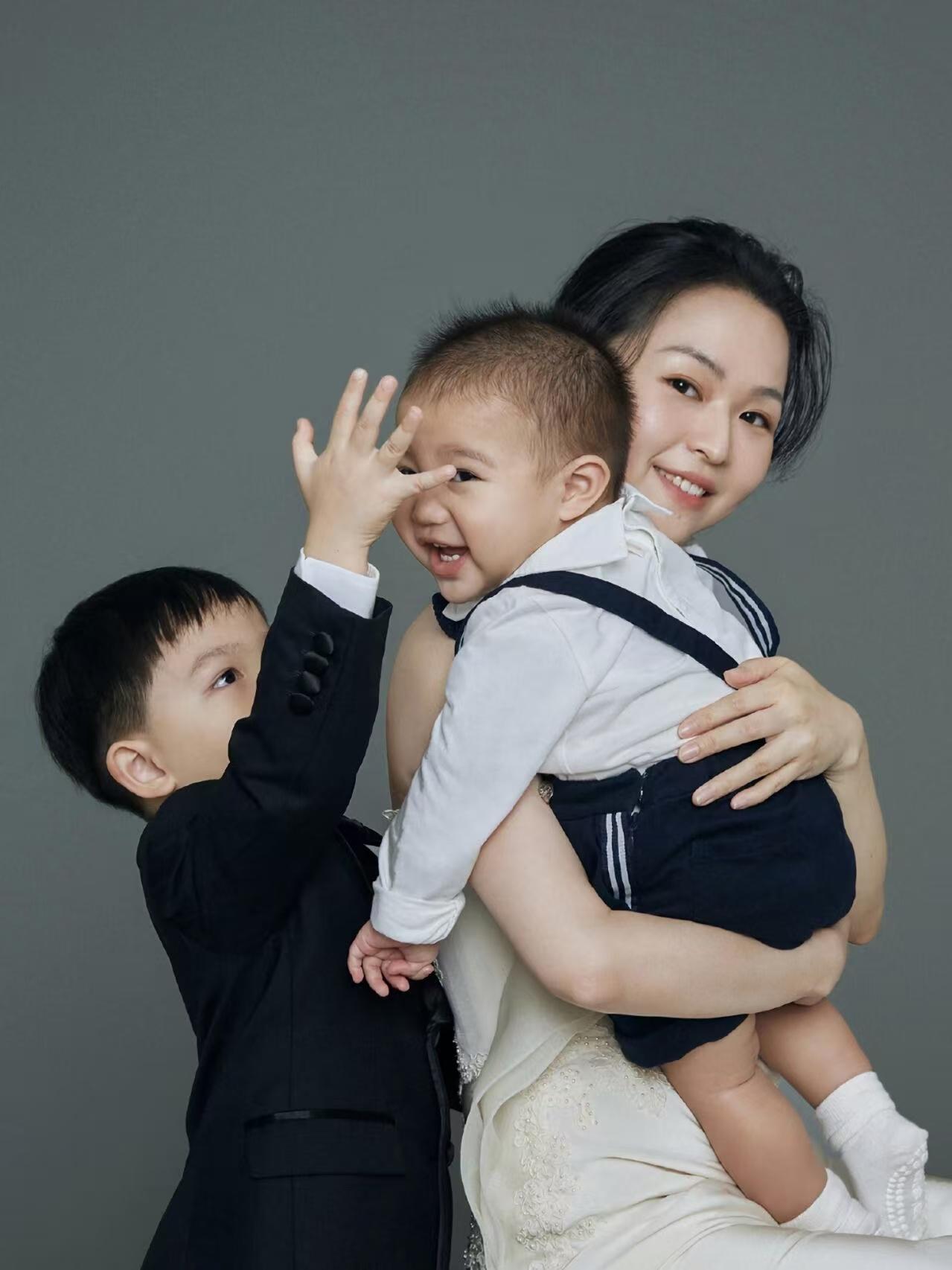 timeless

灰色是时间的颜色，不张扬，却最有分量。🩶👨‍👩‍👧 