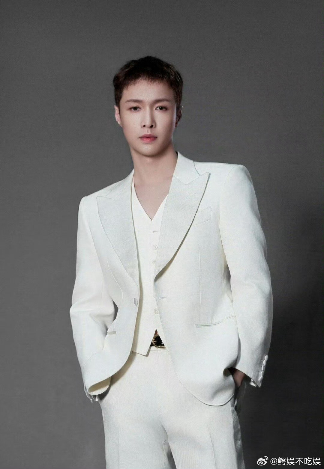 张艺兴为什么从滑轮代言人到TF挚友？资源降级这么严重，小动物现在拿高奢代言基本也