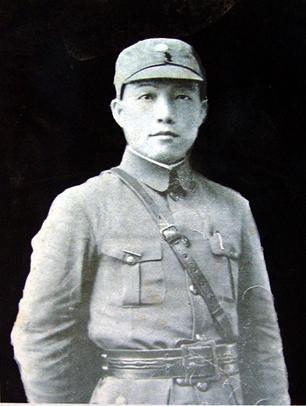 1951年2月5日台北碧潭刑场，寒风卷着冷意刺骨，抗日名将李玉堂身着囚服，面对黑