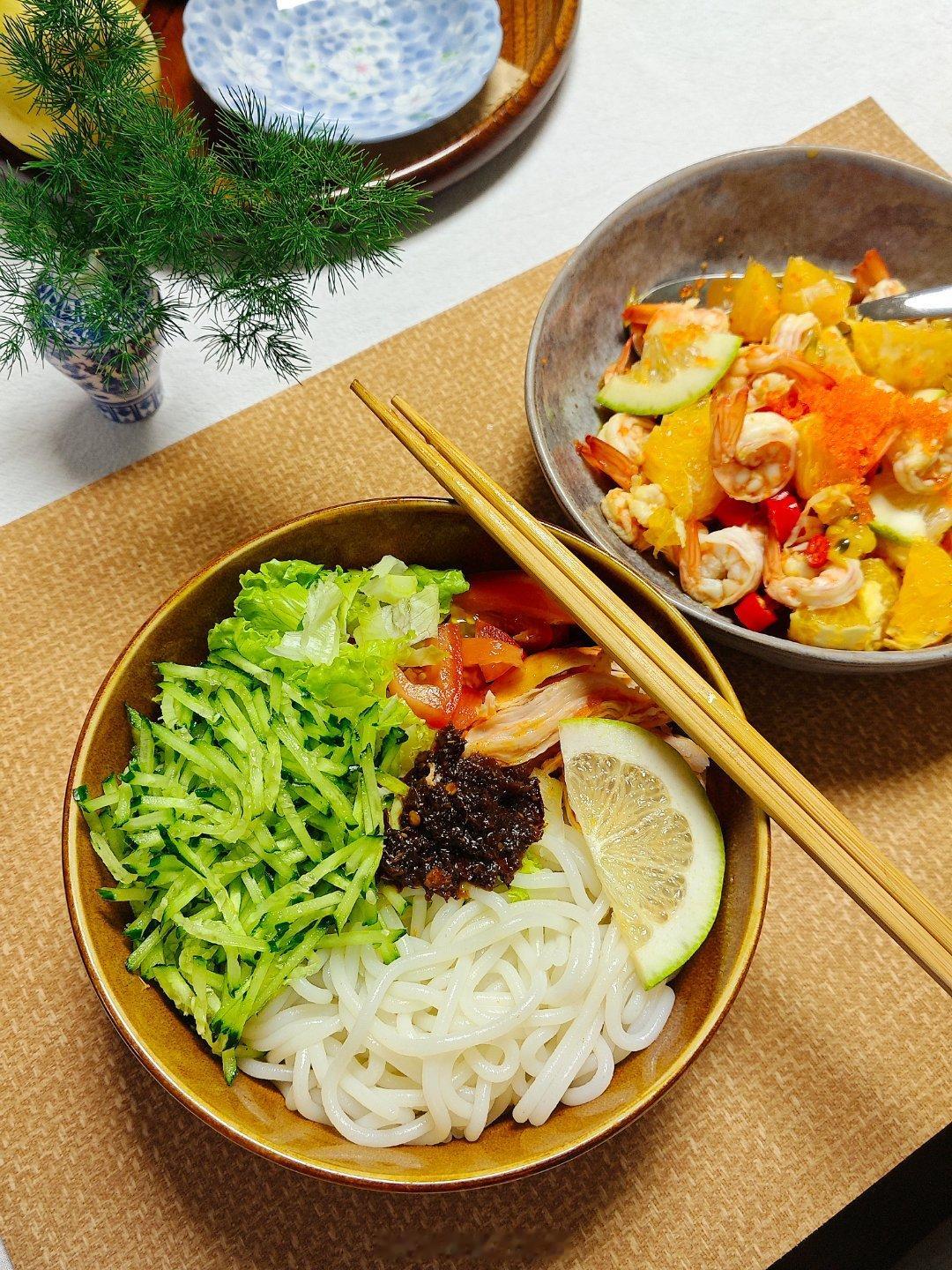 占星师平时吃什么｜提供一些做饭灵感给大家凉拌米线百香果柠檬虾白灼西蓝花玉米炒饭三