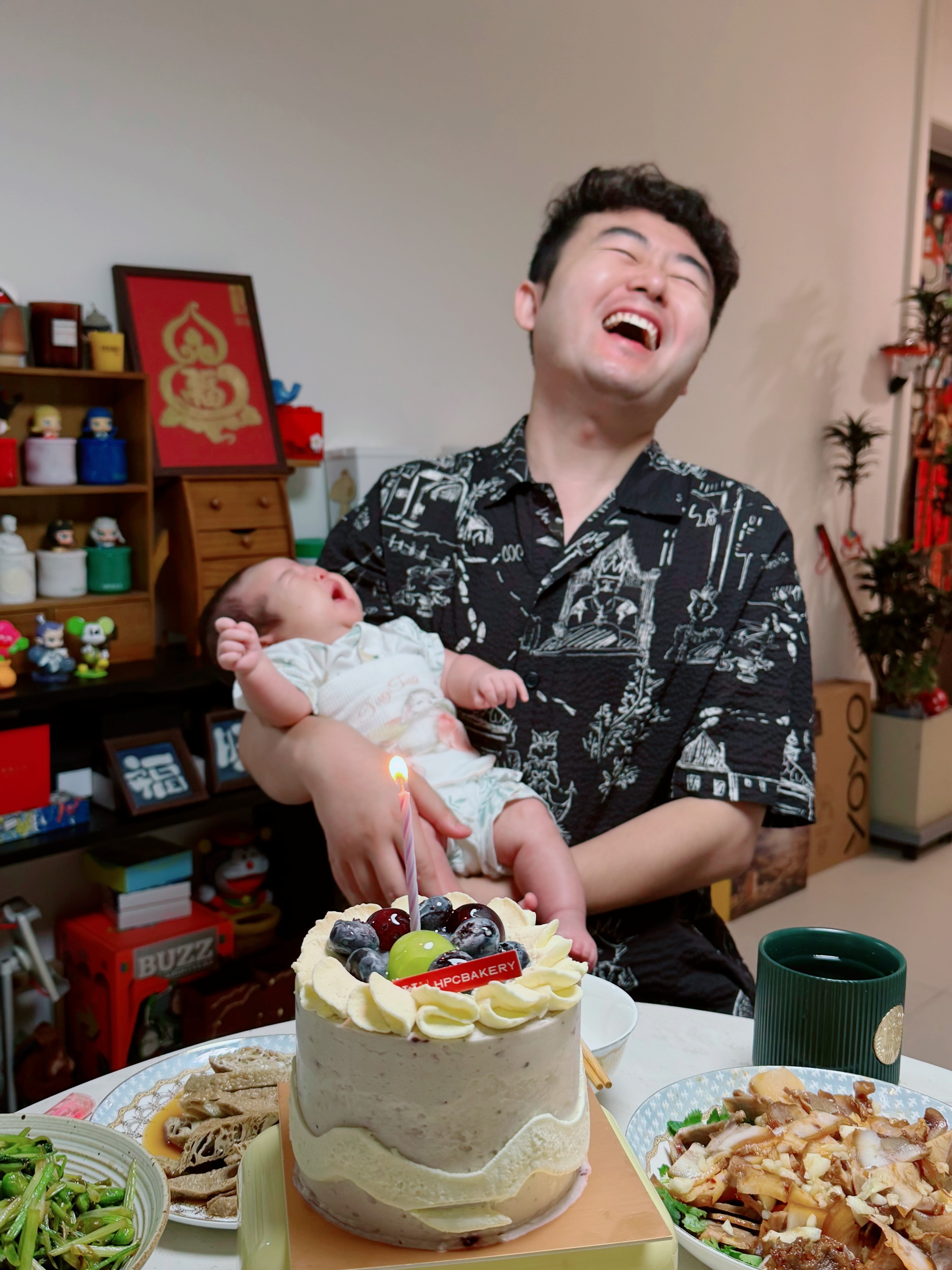 人生中很有意义的一个生日！有了一个贴心的小棉袄！虽然不太配合！但是依旧不影响老父