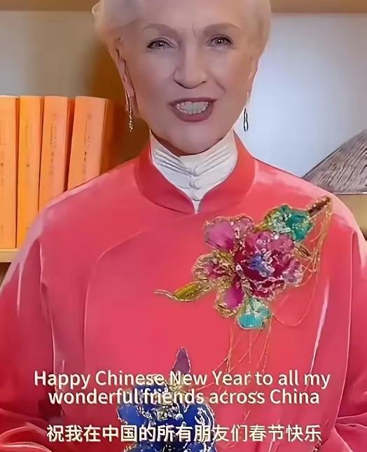 世界首富马斯克的母亲梅耶，在社交媒体上公然表态：中国在公路、隧道、建筑、基础设施