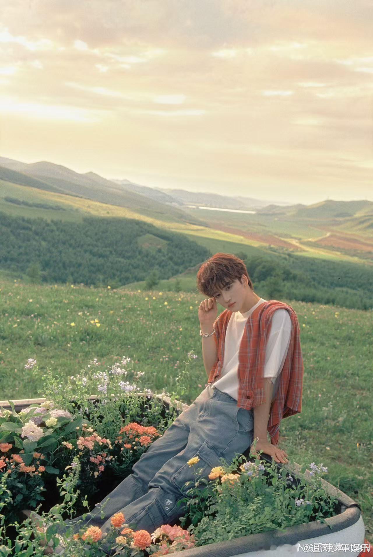 邓佳鑫唱了一半一半 发现邓佳鑫真的太会唱抒情歌了，《一半一半》被他唱出了独有的味