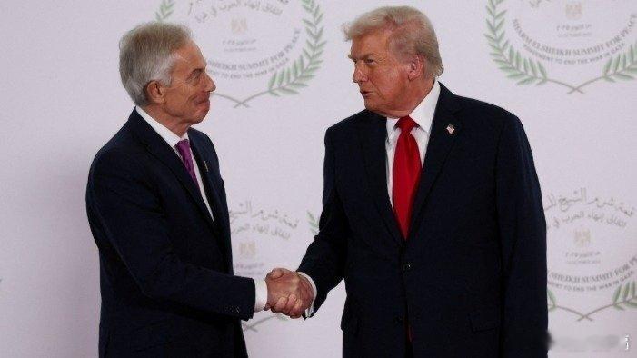 凤凰新闻【英媒爆料：由于多国反对，英前首相布莱尔出局了】美国总统特朗普9月份在推