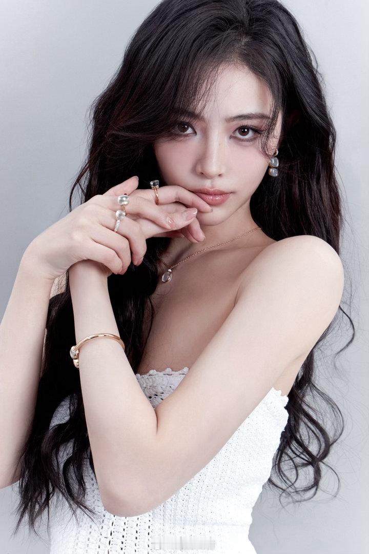 许佳琪 