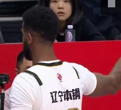 CBA罚单来得是真快。克里斯五犯离场时做了个侮辱性手势，第二天五万块罚单就砸下来