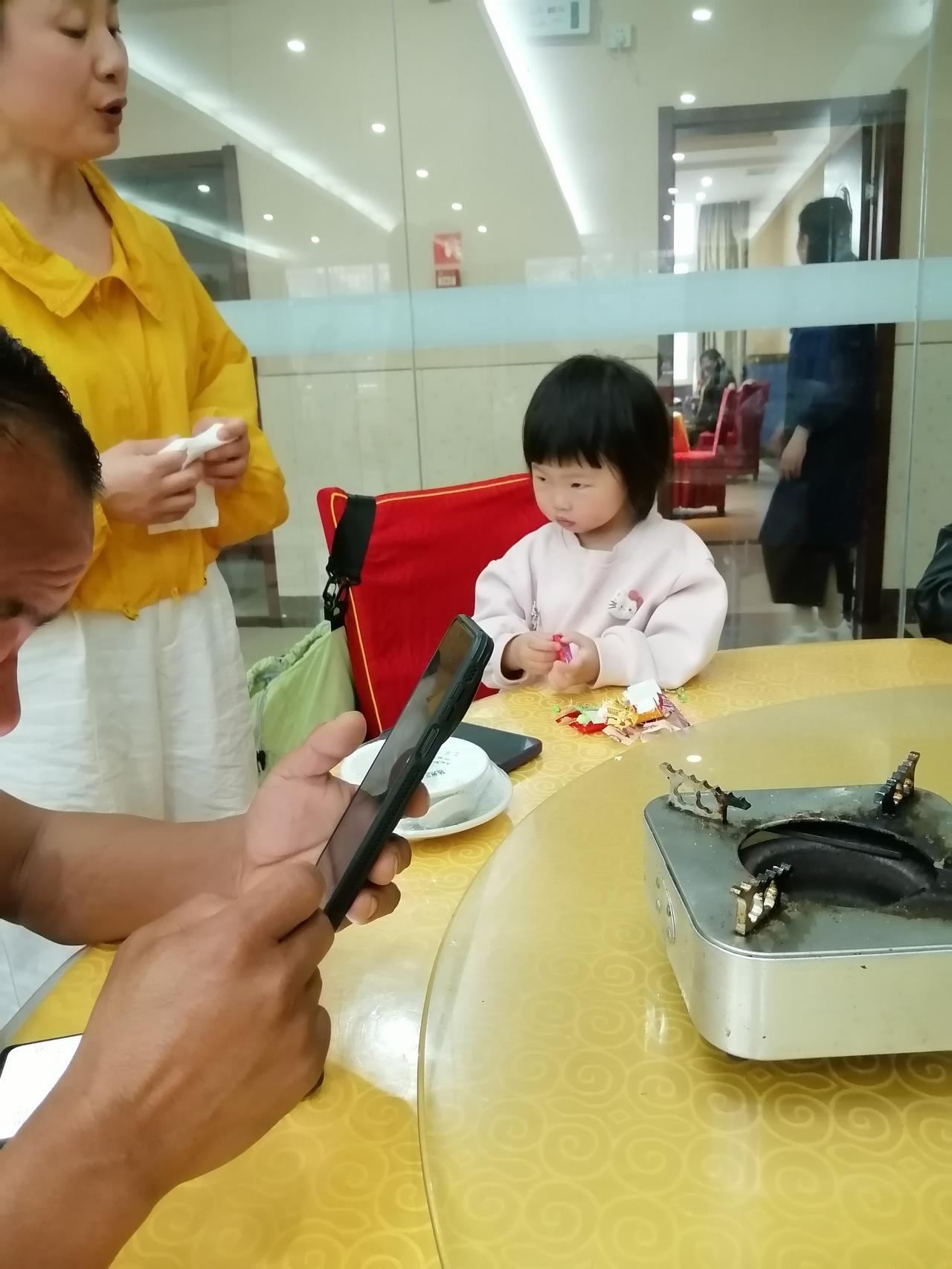 一碗炒面的温度：当110成为孩子的“深夜食堂”
傍晚时分，浙江诸暨市公安局姚江派