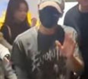 谢霆锋在南昌演唱会结束后，去打卡了江西小炒。他一行10人于2026年10月18日