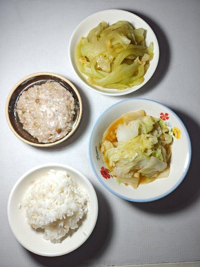 晚饭，蒸榨菜肉饼，炒白瓜，炒白菜，米饭。