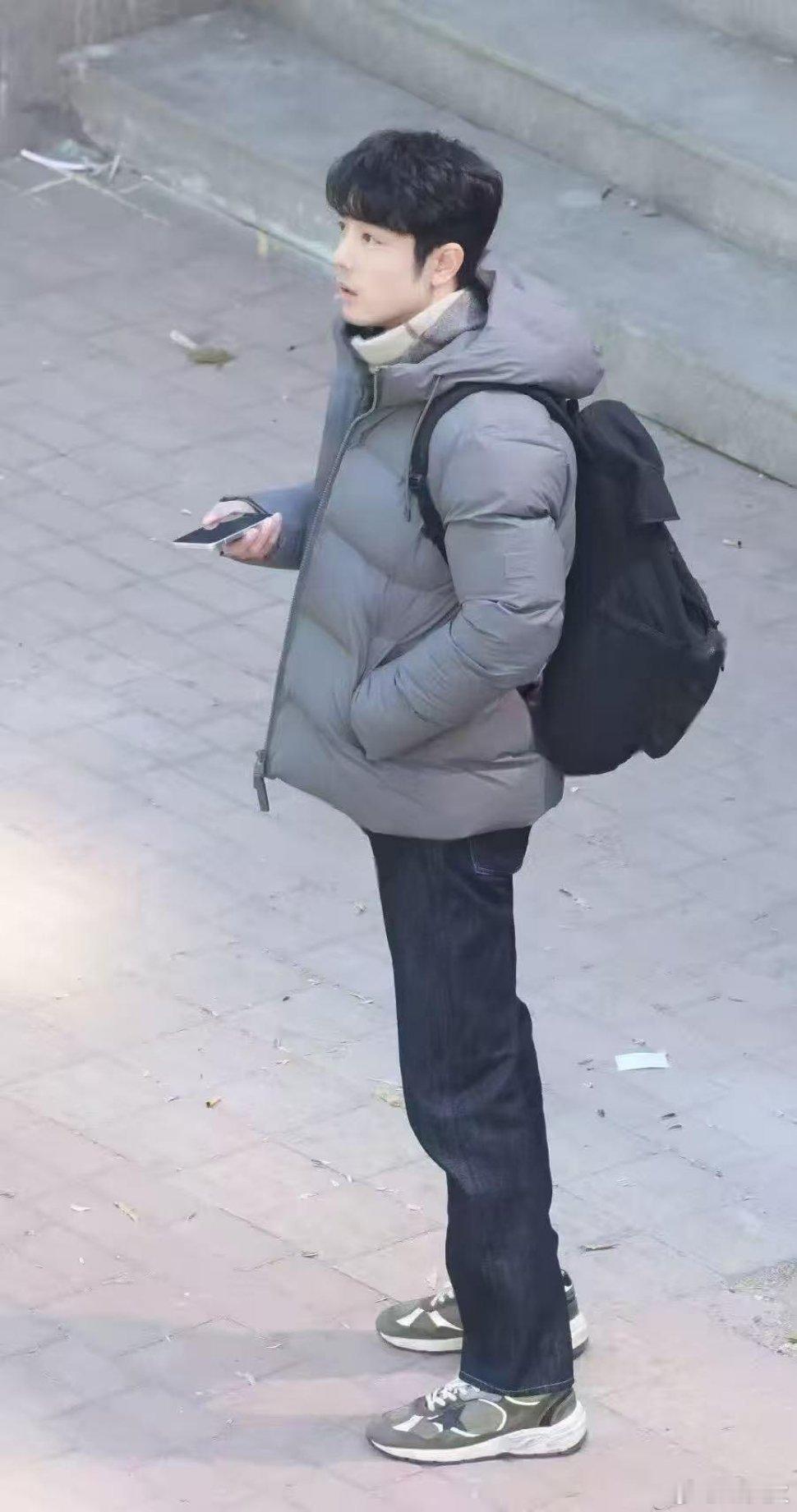 一看就是很容易被生活欺负的乖乖  